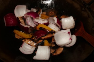 wok_recipes_05_yellow_bell_peppers_mushrooms_onions