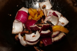wok_recipes_06_yellow_bell_peppers_mushrooms_onions_stir