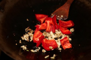 wok_recipes_b02_fermented_black_beans_garlic_ginger_root_red_bell_pepper