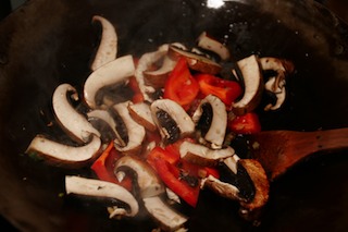 wok_recipes_b05_fermented_black_beans_garlic_ginger_root_red_bell_pepper_mushroom_stir